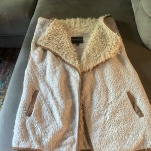 Forever 21 very stylish vest with pockets